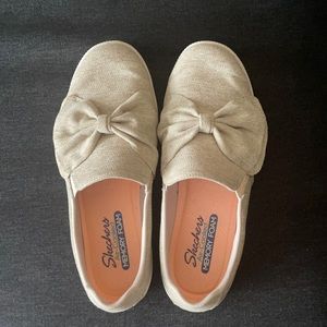 Natural Skechers air-cooled memory foam